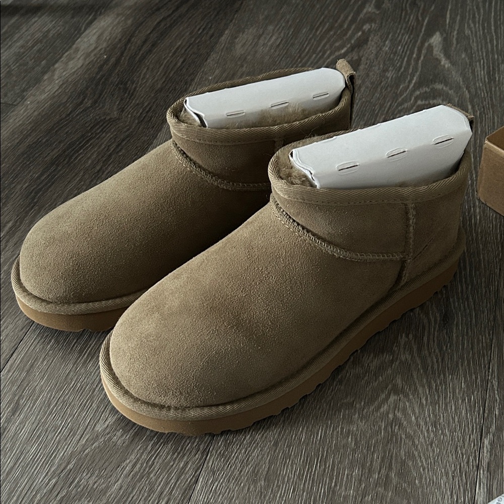 UGG CLASSIC ULTRA MINI BOOTS